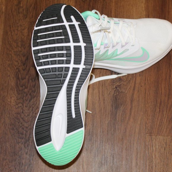 Nike Women's Quest 3 Running Shoes - Picture 5 of 5